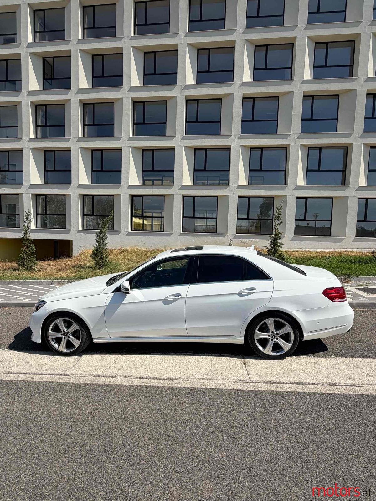 2013' Mercedes-Benz E 220 photo #6