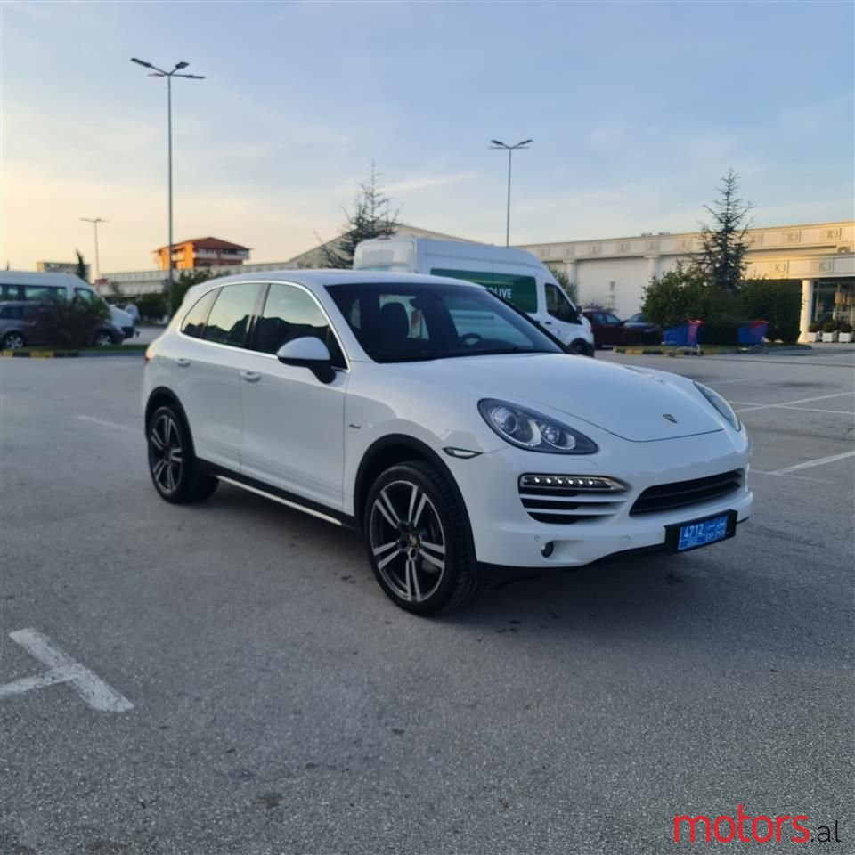 2012' Porsche Cayenne photo #1
