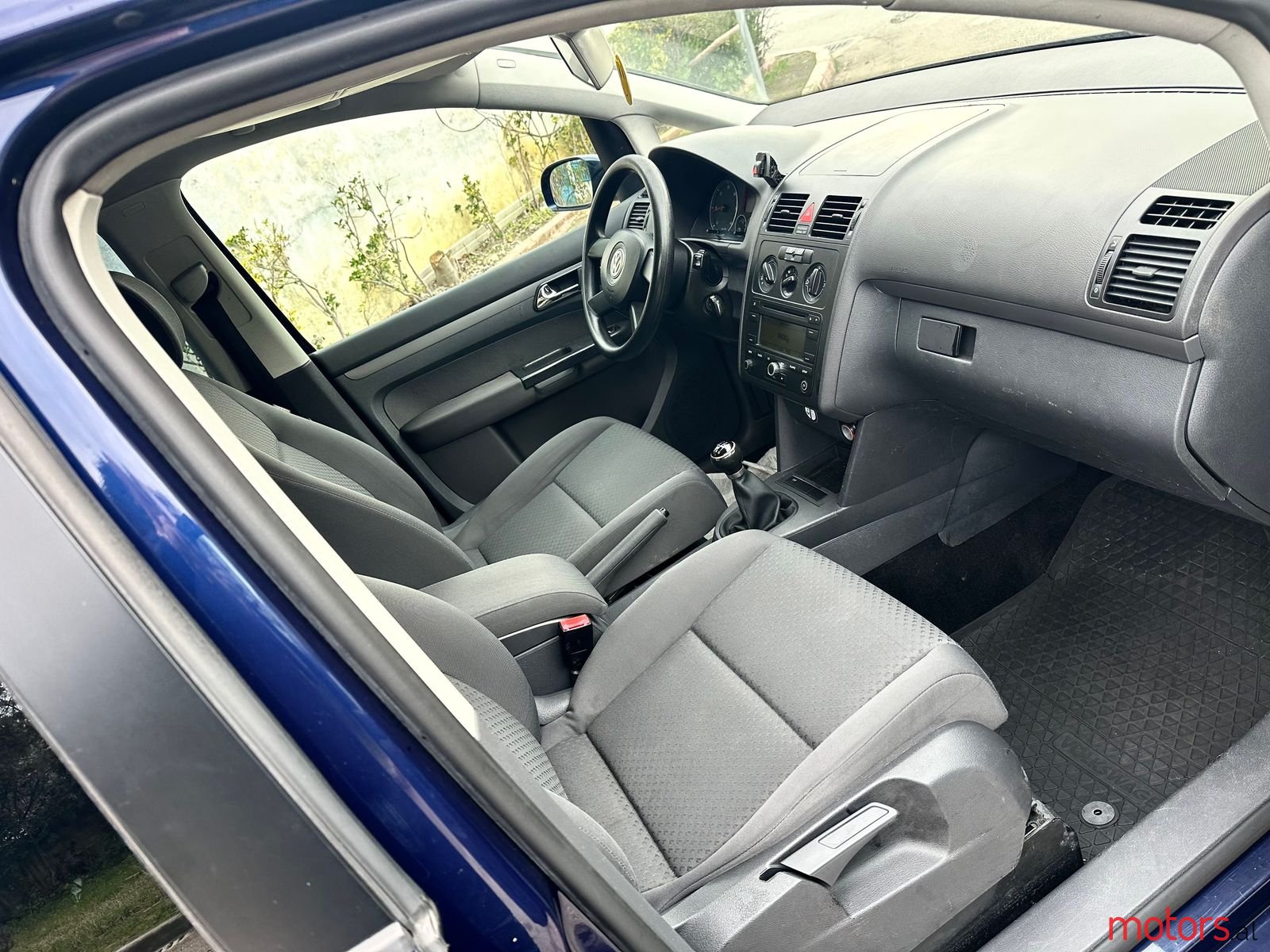 2006' Volkswagen Touran photo #2