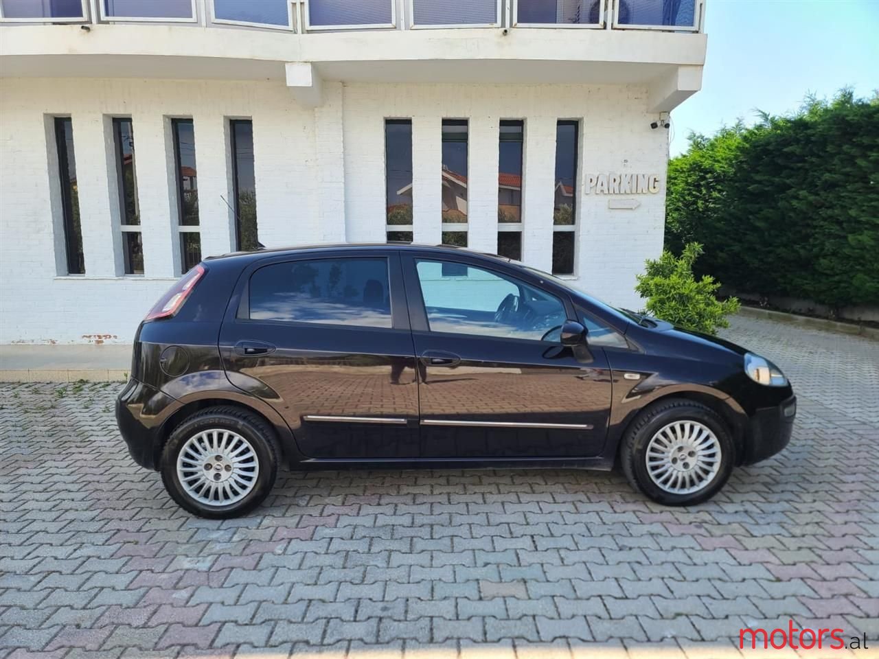 2011' Fiat Punto Evo photo #3