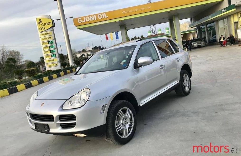 2005' Porsche Cayenne photo #1