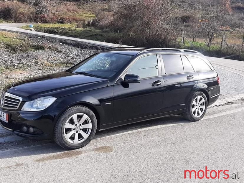 2011' Mercedes-Benz 200 photo #3