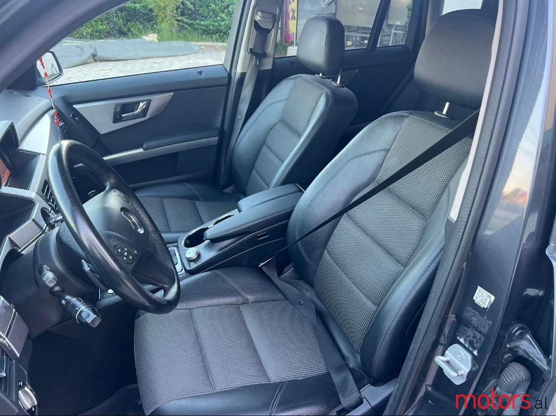 2010' Mercedes-Benz GLK 320 photo #3