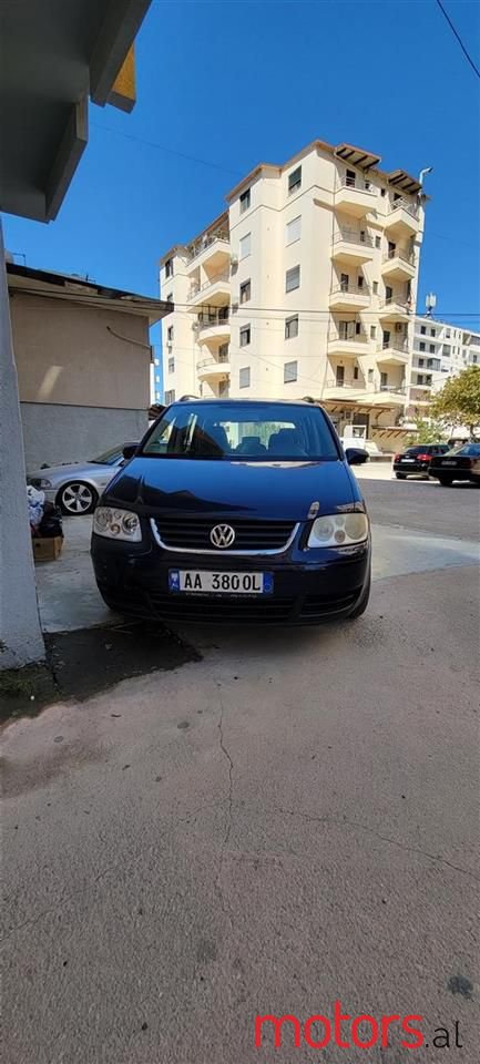 2004' Volkswagen Touran photo #4