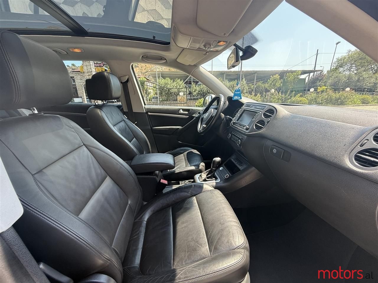 2012' Volkswagen Tiguan photo #4