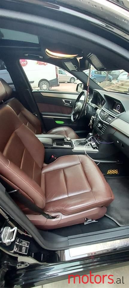 2010' Mercedes-Benz E 250 photo #6