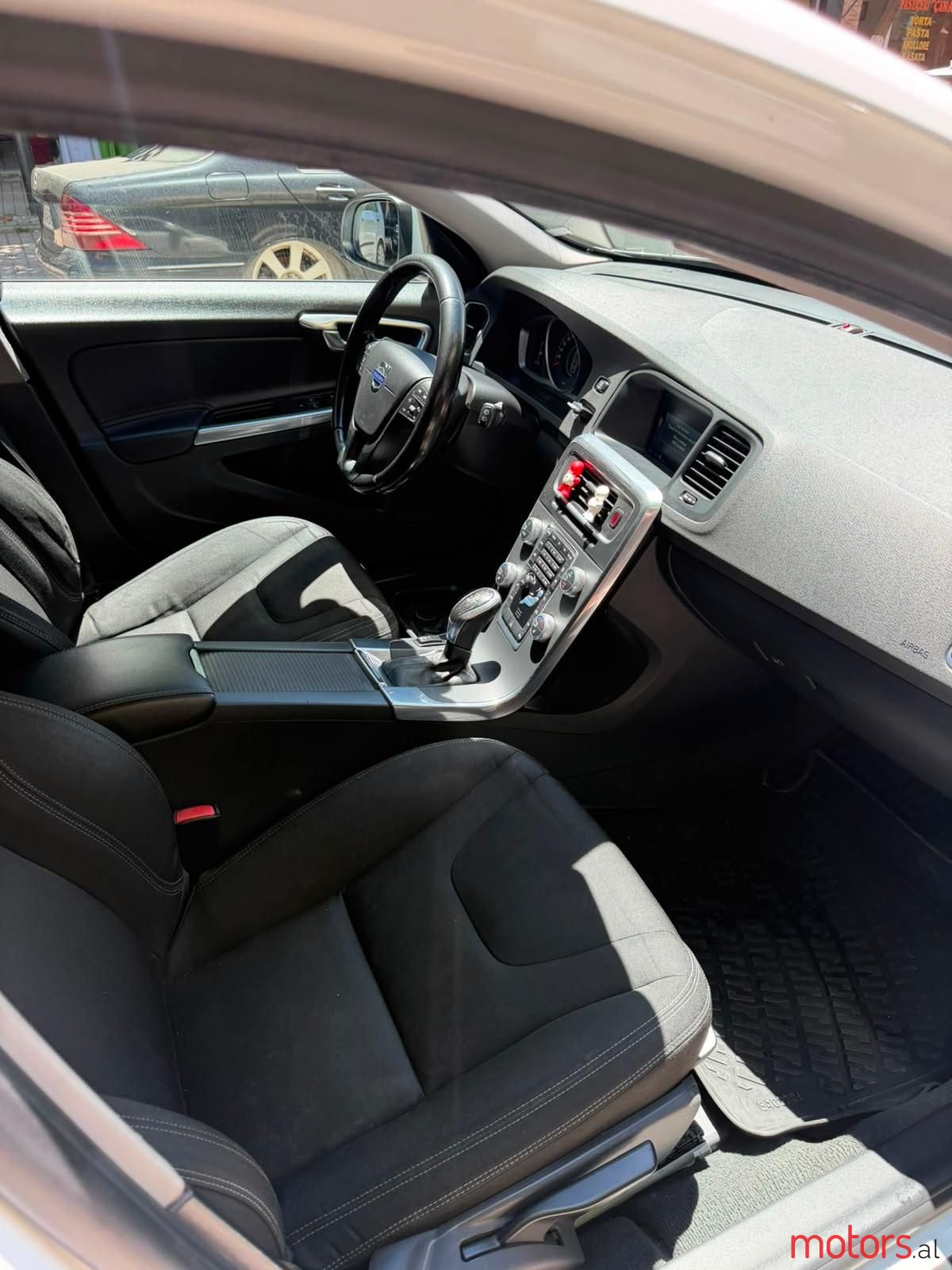 2016' Volvo V60 photo #6