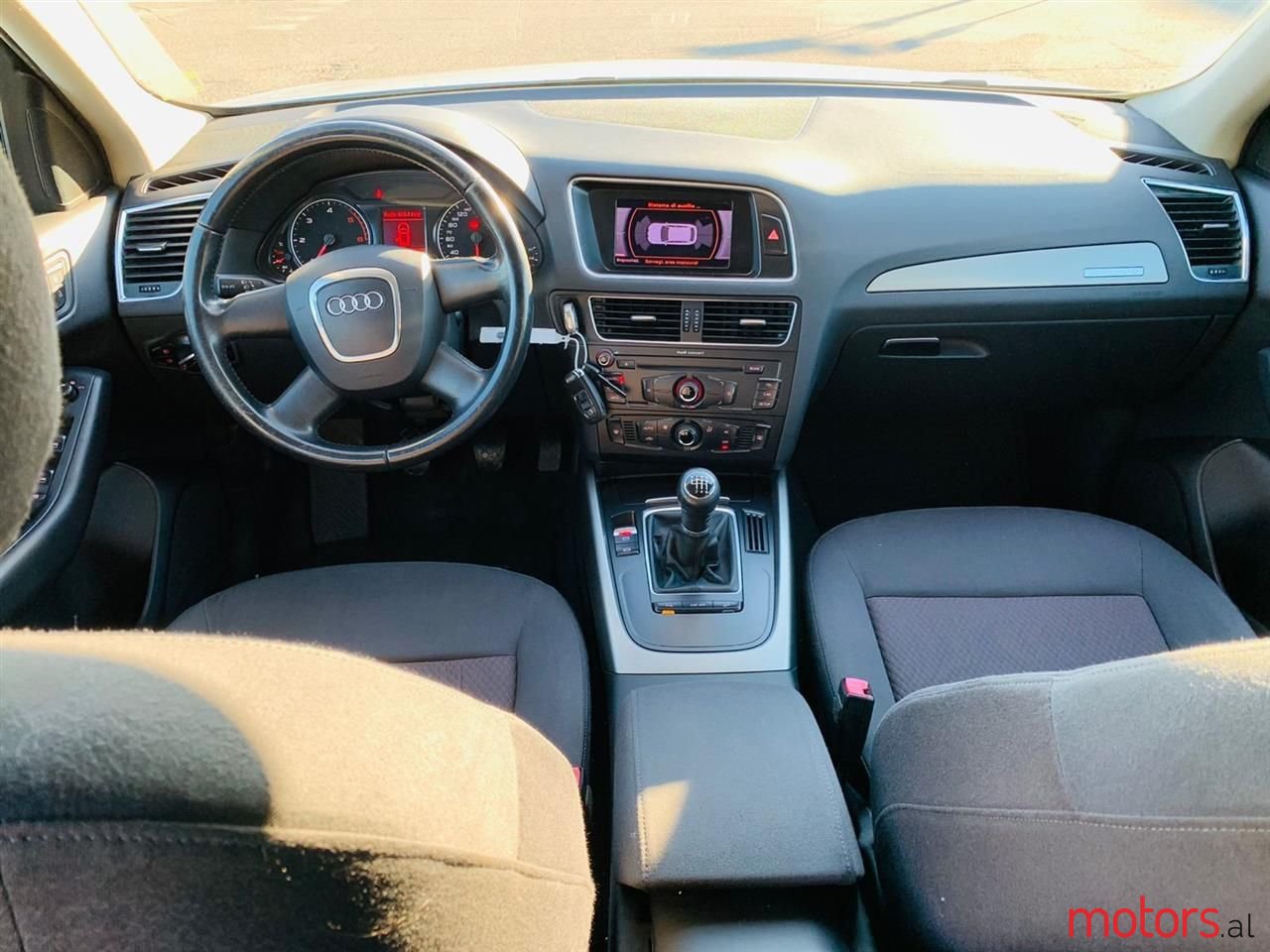 2010' Audi Q5 photo #5