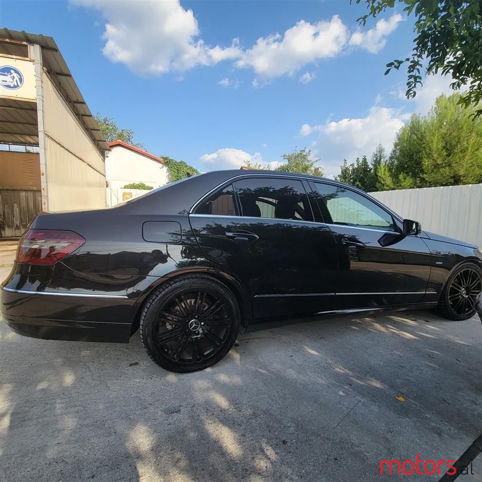 2011' Mercedes-Benz E 350 photo #2