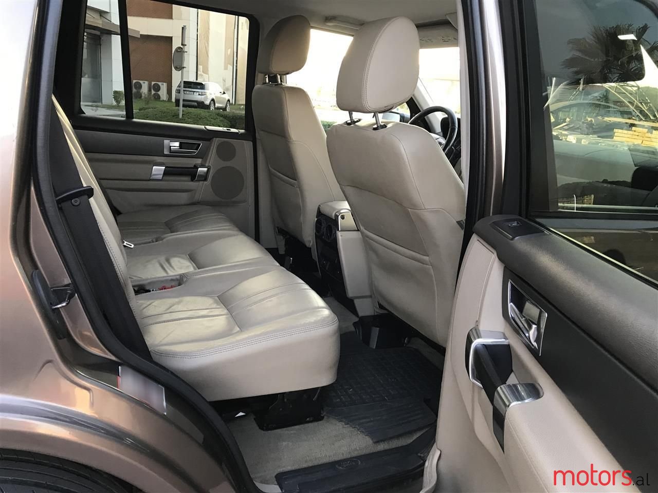 2012' Land Rover Discovery photo #5