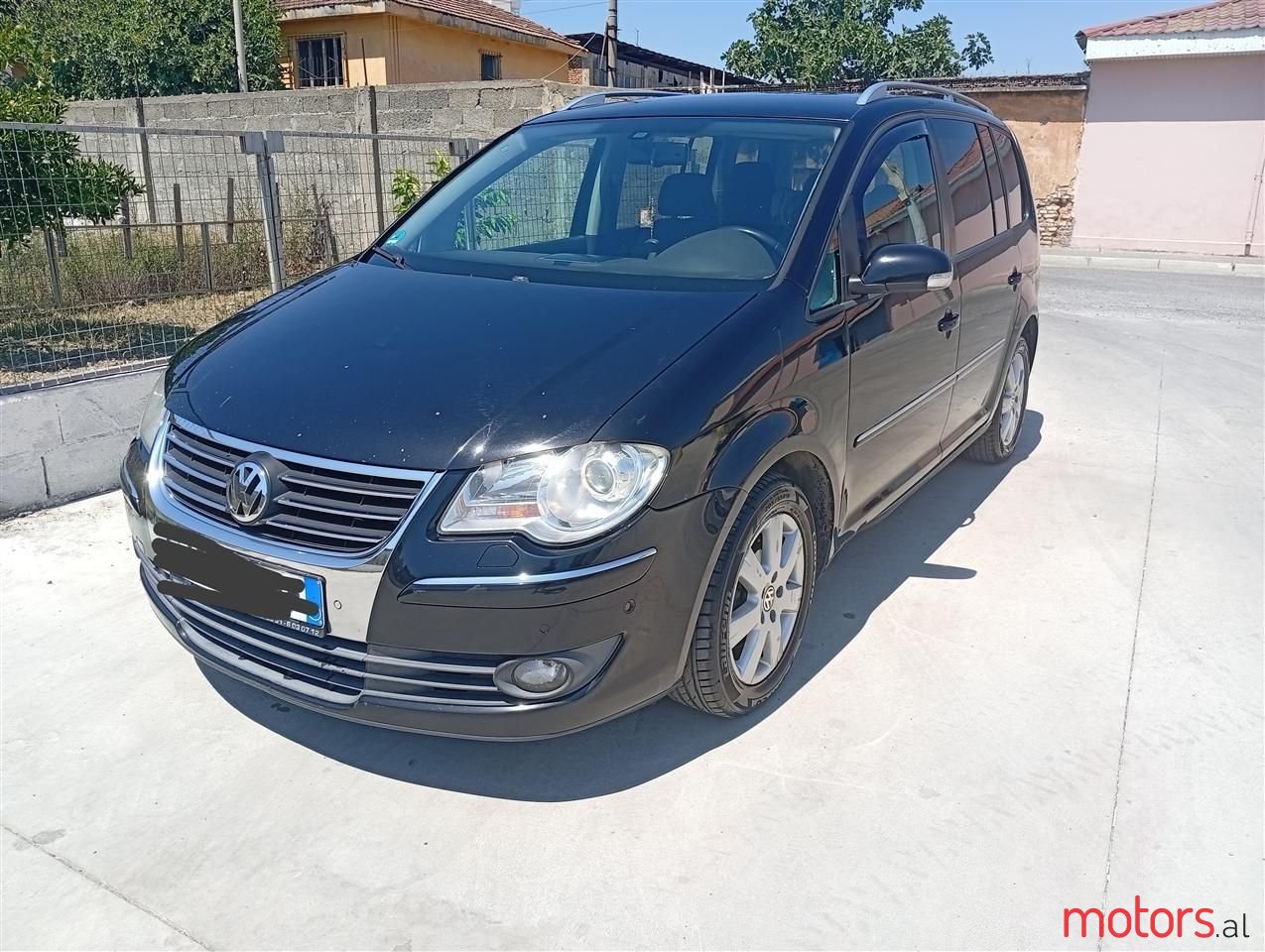 2008' Volkswagen Touran photo #2