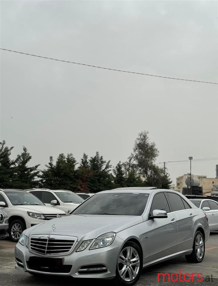 2012' Mercedes-Benz E 220 photo #1