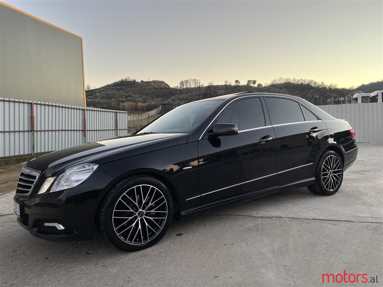 2009' Mercedes-Benz 220 photo #1