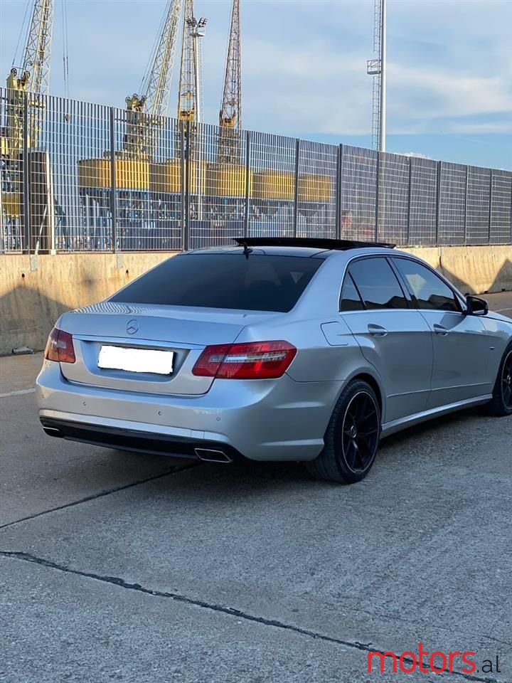 2010' Mercedes-Benz E 220 photo #1