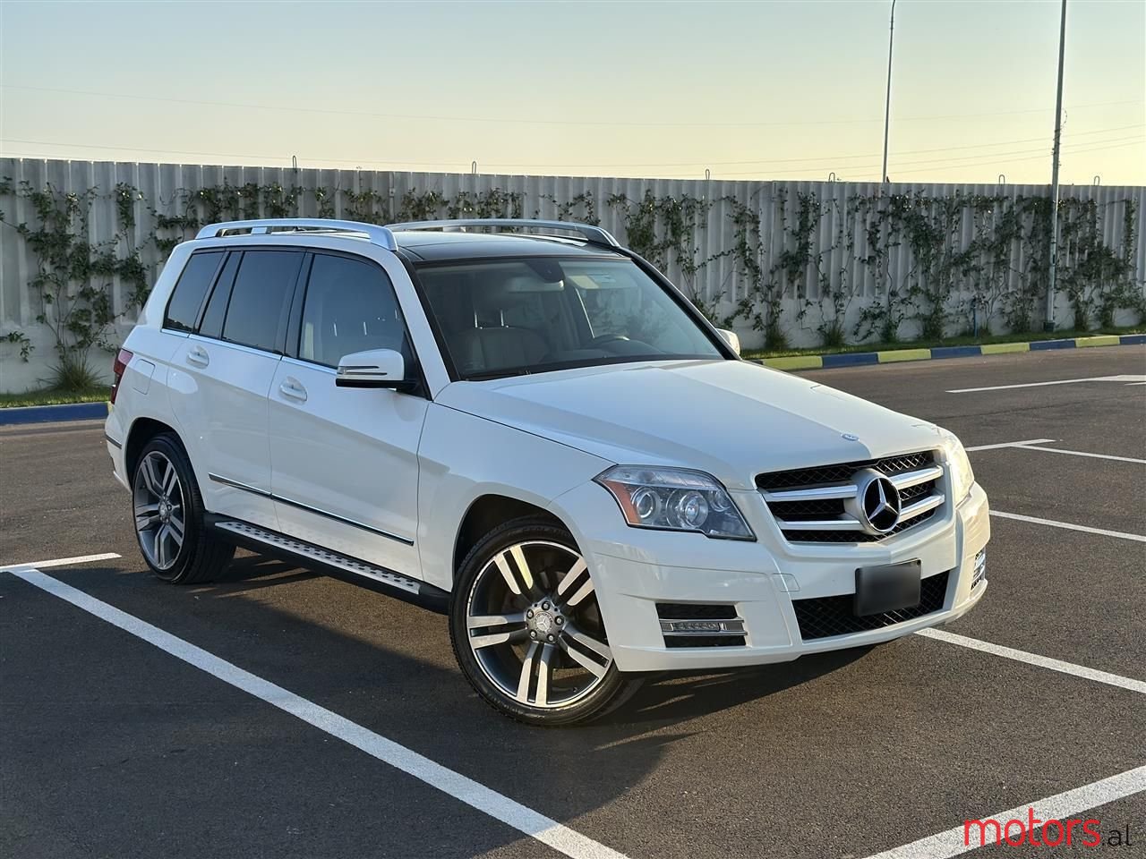 2010' Mercedes-Benz GLK 350 photo #1