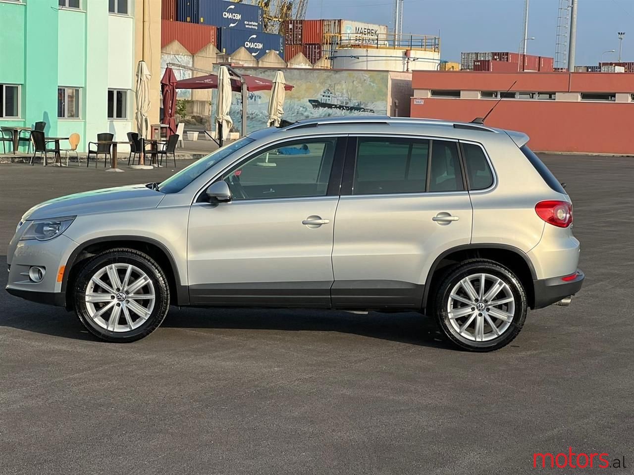 2011' Volkswagen Tiguan photo #5