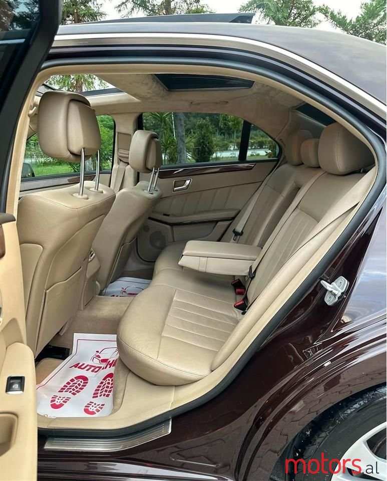 2012' Mercedes-Benz E 350 photo #5