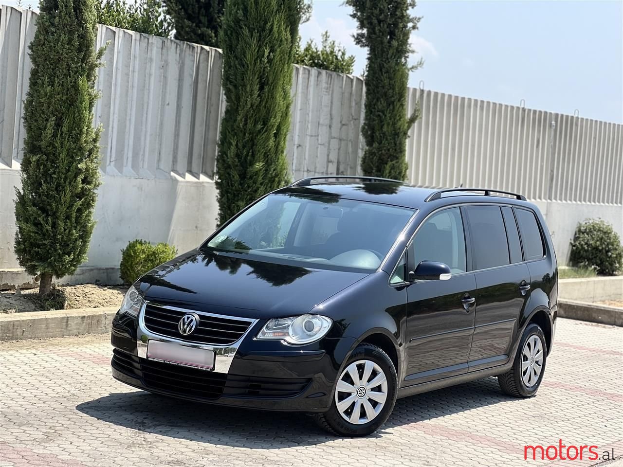 2008' Volkswagen Touran photo #1
