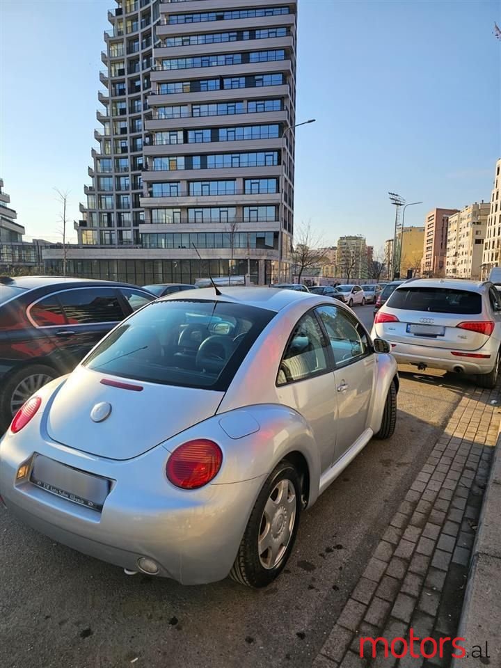 2002' Volkswagen Beetle photo #5