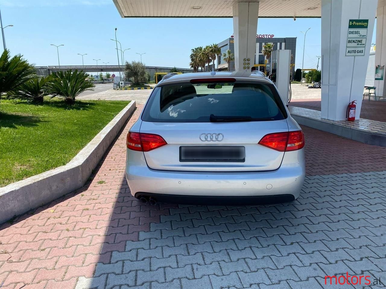 2010' Audi A4 photo #5