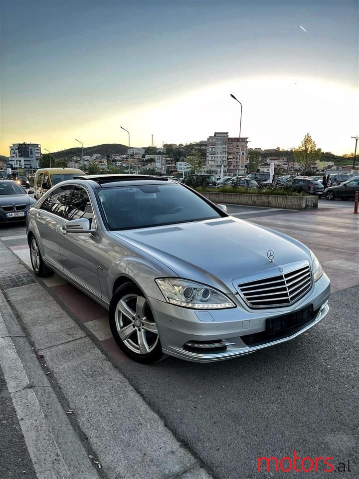 2011' Mercedes-Benz S 350 photo #2
