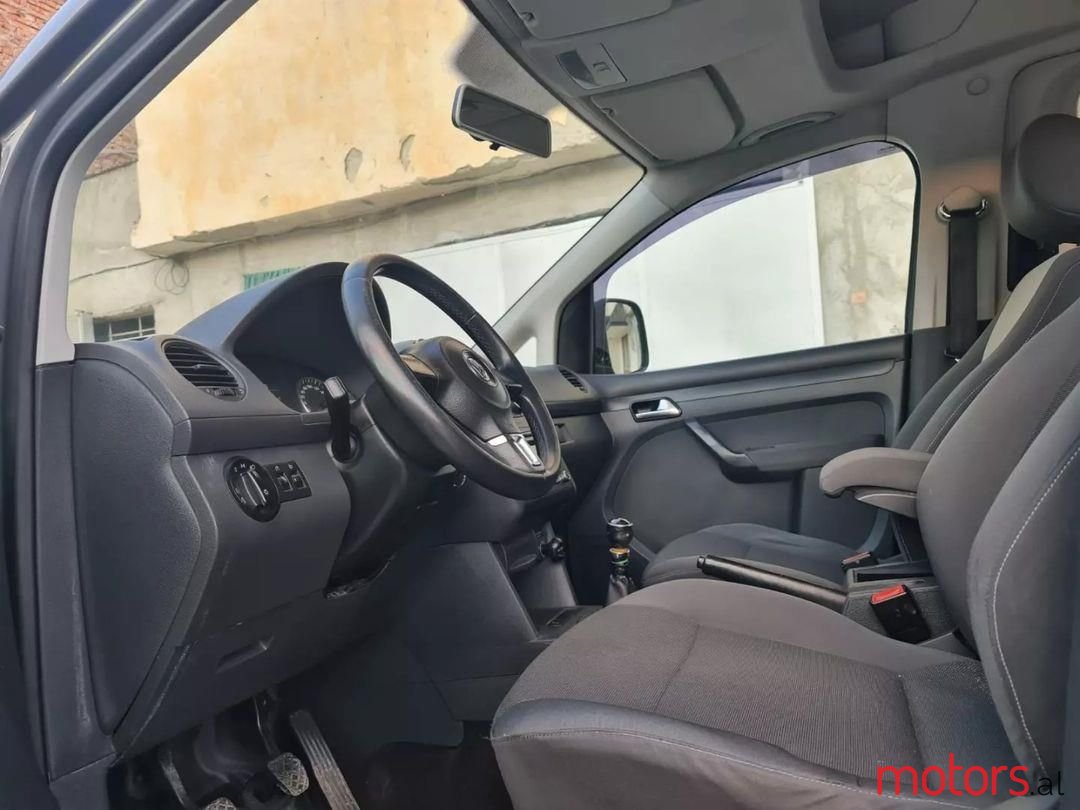 2011' Volkswagen Caddy photo #3