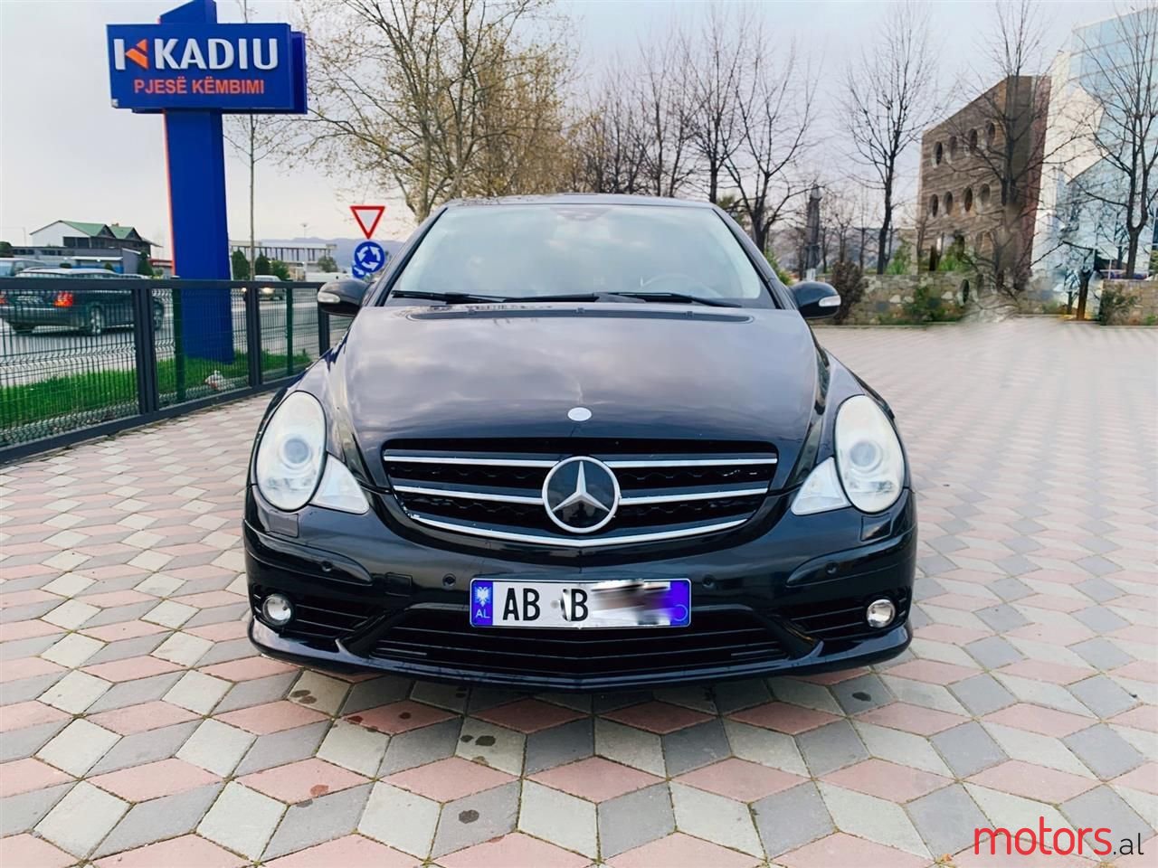 2008' Mercedes-Benz R 350 photo #4