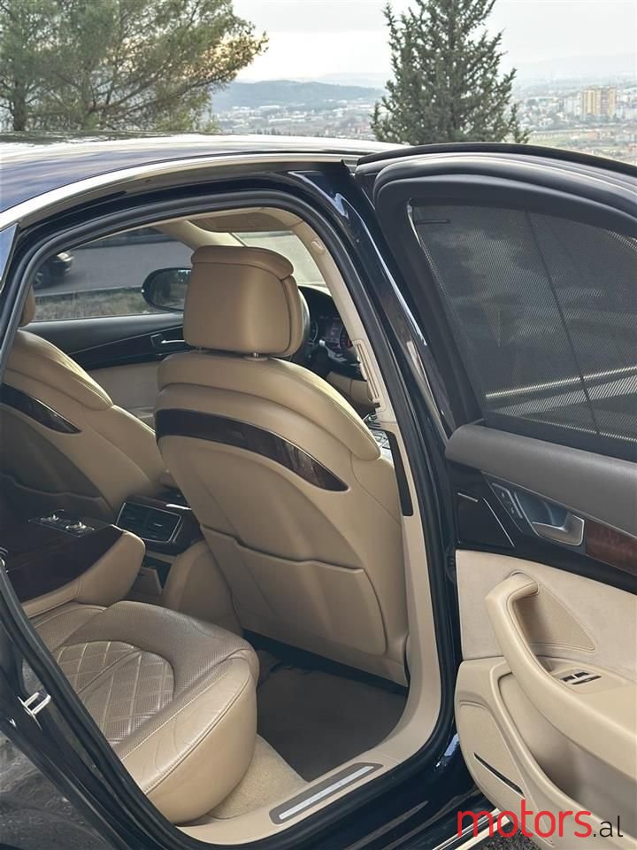 2012' Audi A8 photo #5