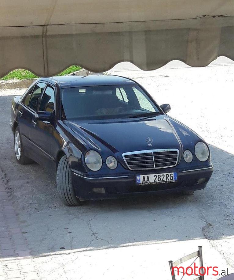 2000' Mercedes-Benz E 220 photo #1