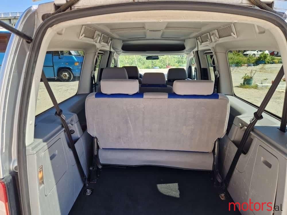 2009' Volkswagen Caddy photo #6
