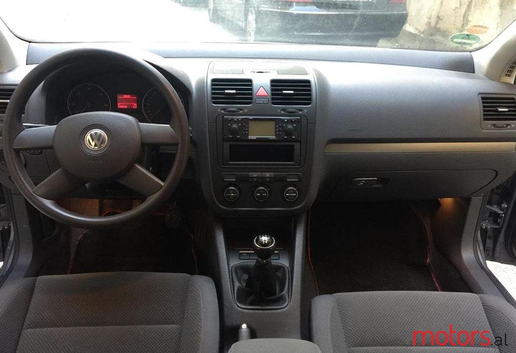 2005' Volkswagen Golf photo #2