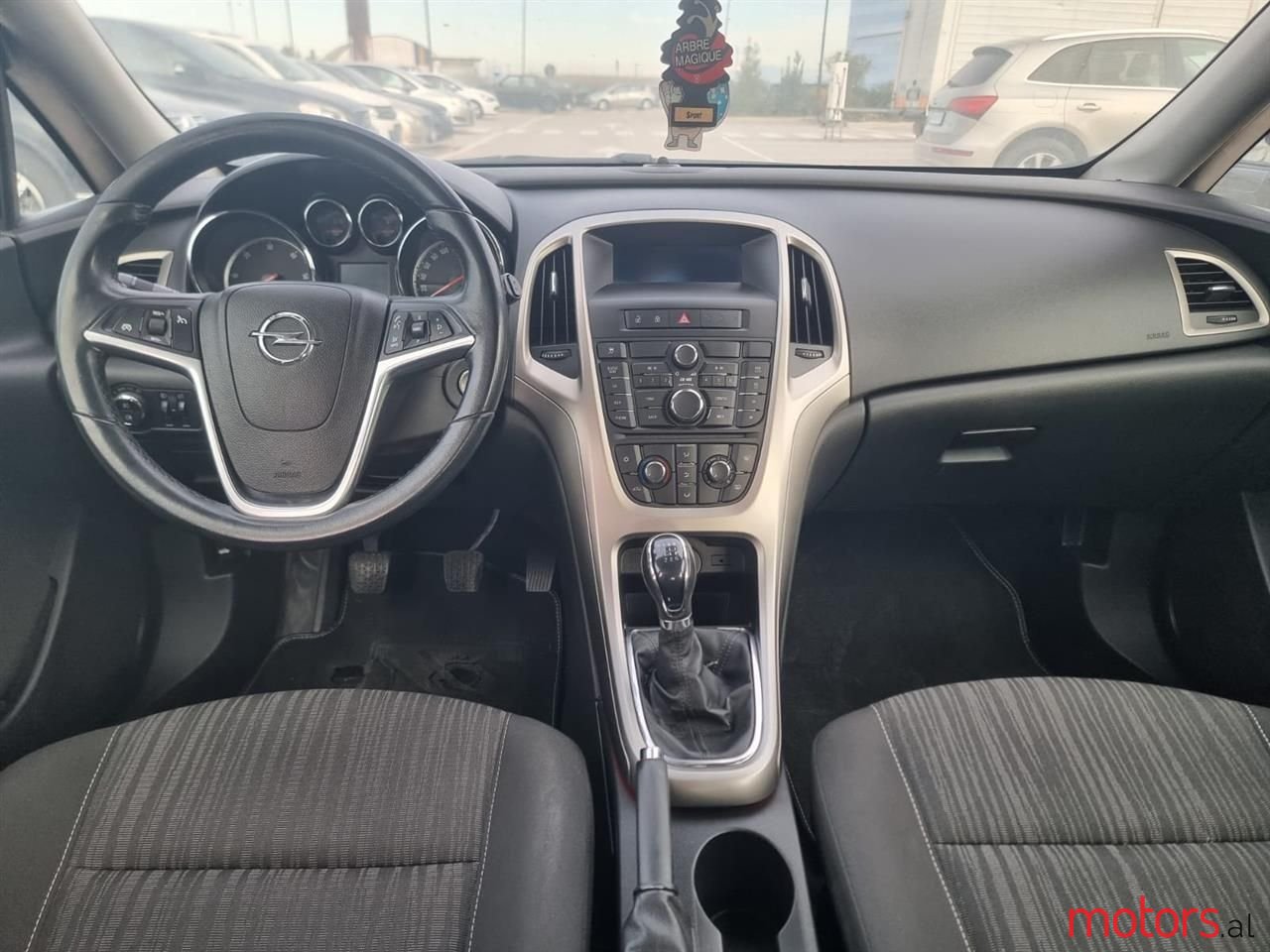 2010' Opel Astra photo #2