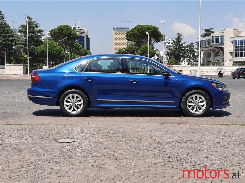 2016' Volkswagen Passat photo #5