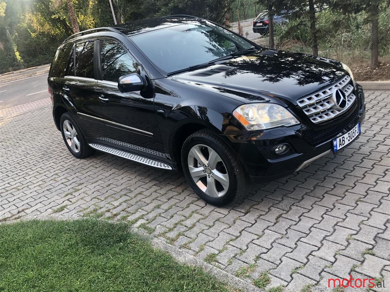 2010' Mercedes-Benz ML 350 photo #3