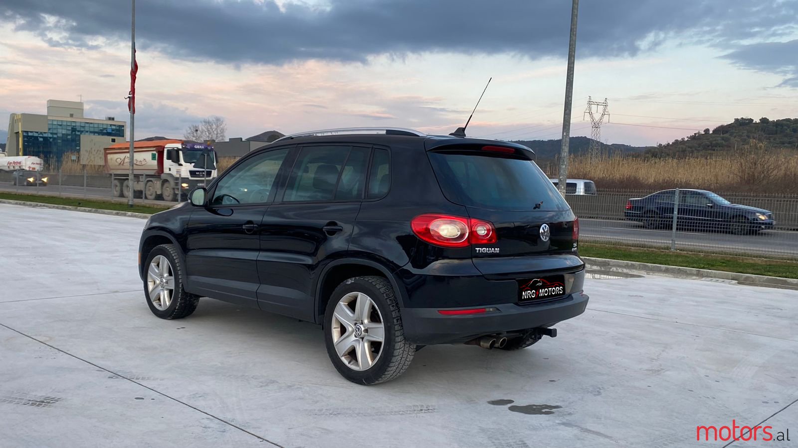 2010' Volkswagen Tiguan photo #3