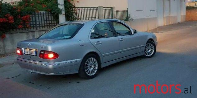 2000' Mercedes-Benz E-Class photo #1