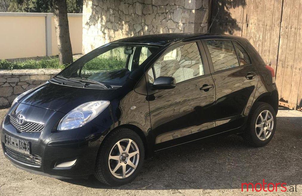 2010' Toyota Yaris photo #1