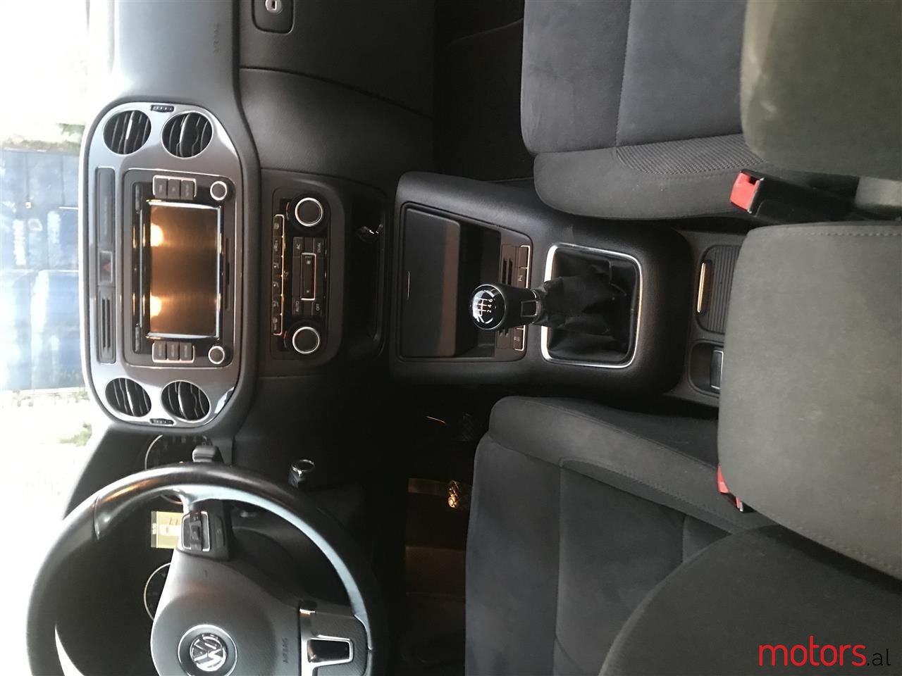 2012' Volkswagen Tiguan photo #5