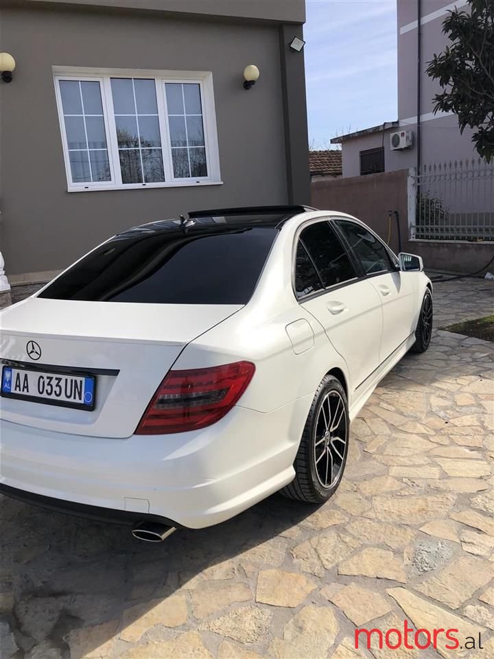 2009' Mercedes-Benz C 300 photo #1