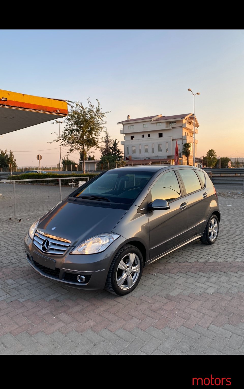 2009' Mercedes-Benz A 180 photo #1