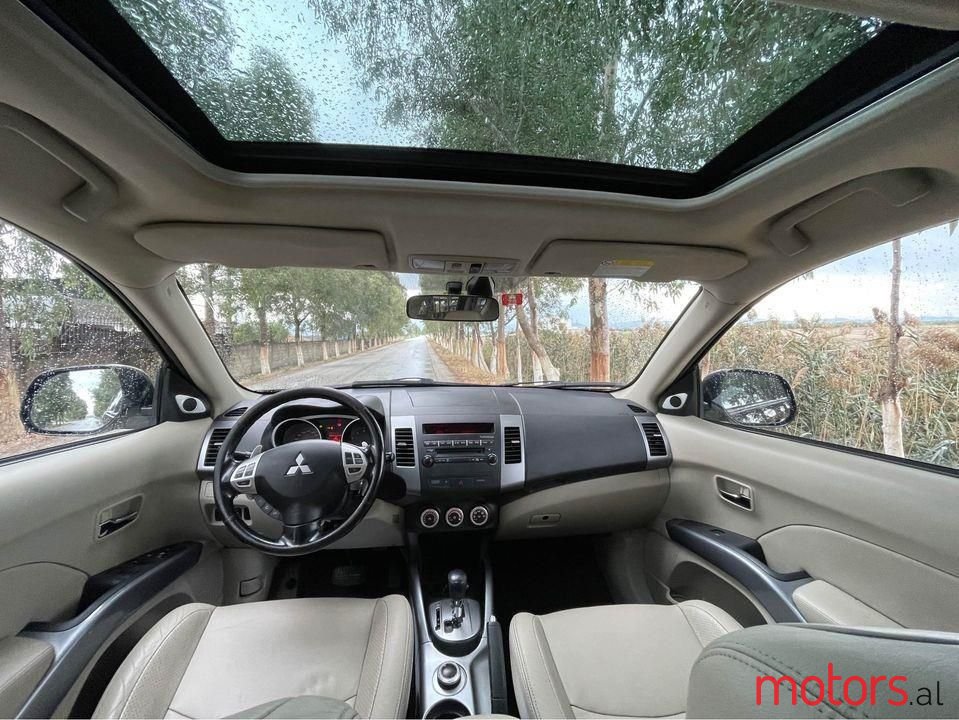 2008' Mitsubishi Outlander photo #6