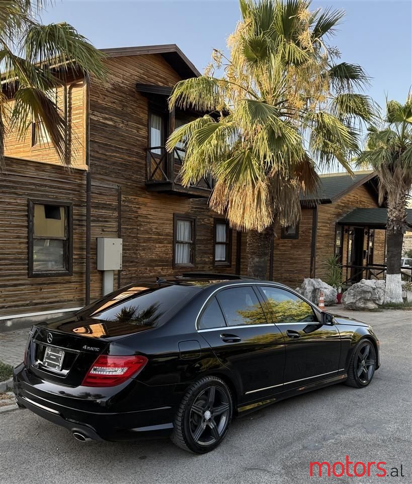 2012' Mercedes-Benz 300 photo #1