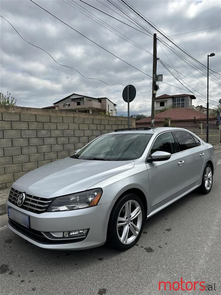 2013' Volkswagen Passat photo #1