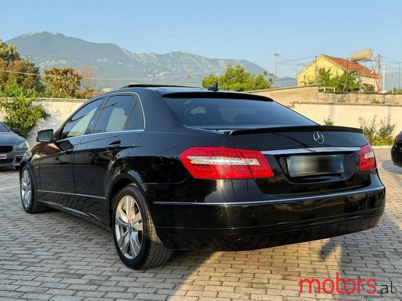 2011' Mercedes-Benz 220 photo #2