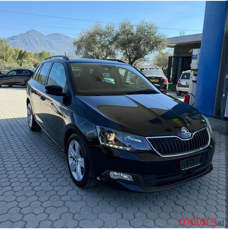 2015' Skoda Fabia photo #2