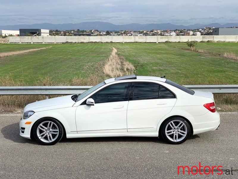 2012' Mercedes-Benz C 300 photo #2