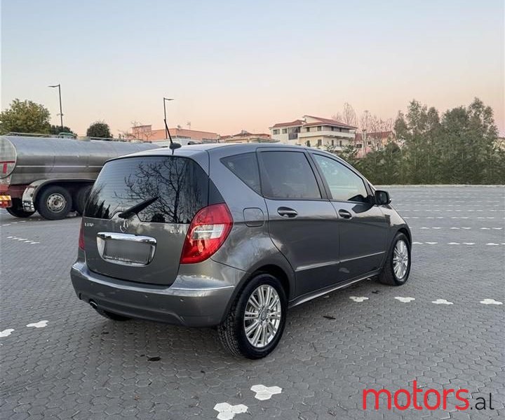 2012' Mercedes-Benz A 180 photo #5