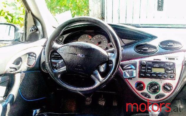 2002' Ford Focus photo #1