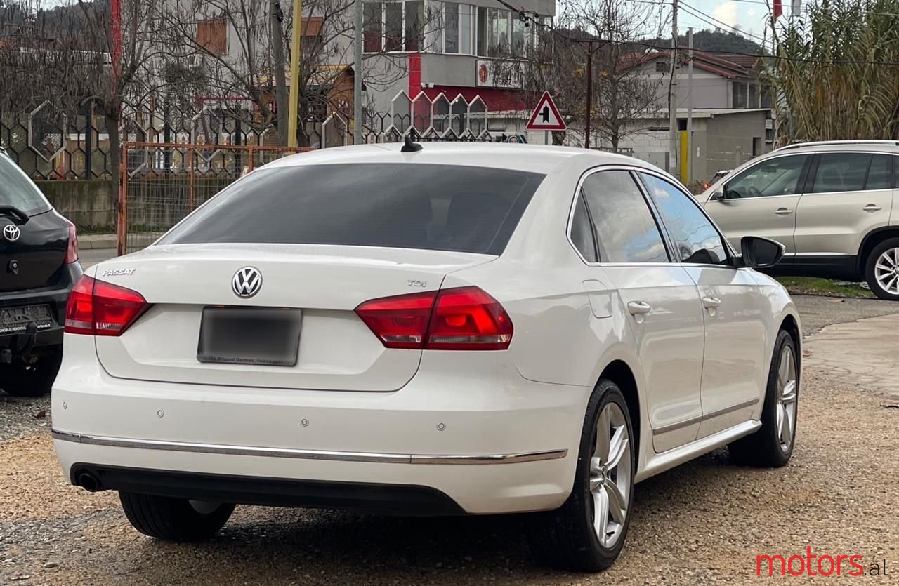 2012' Volkswagen Passat photo #4