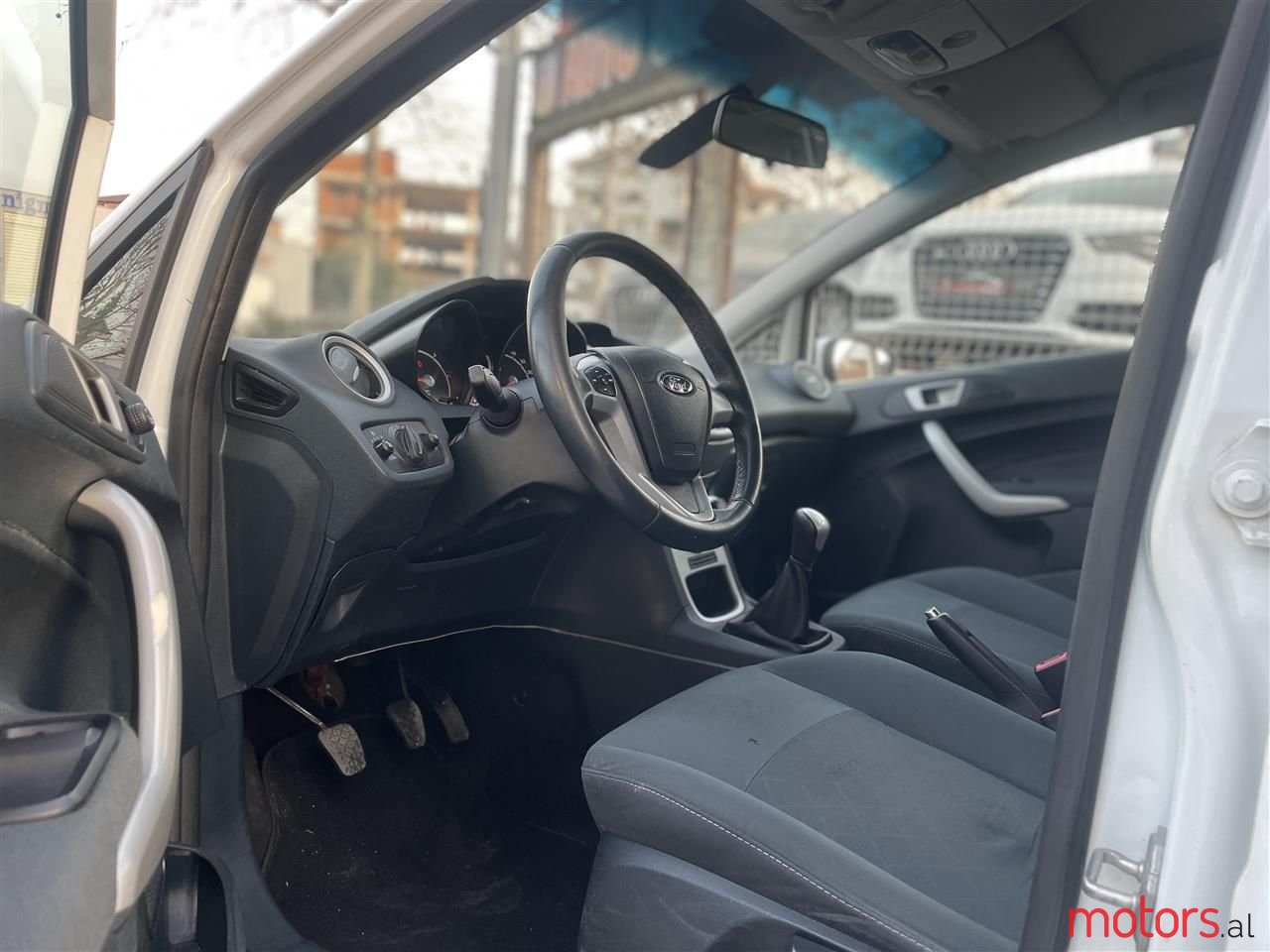 2013' Ford Fiesta photo #3